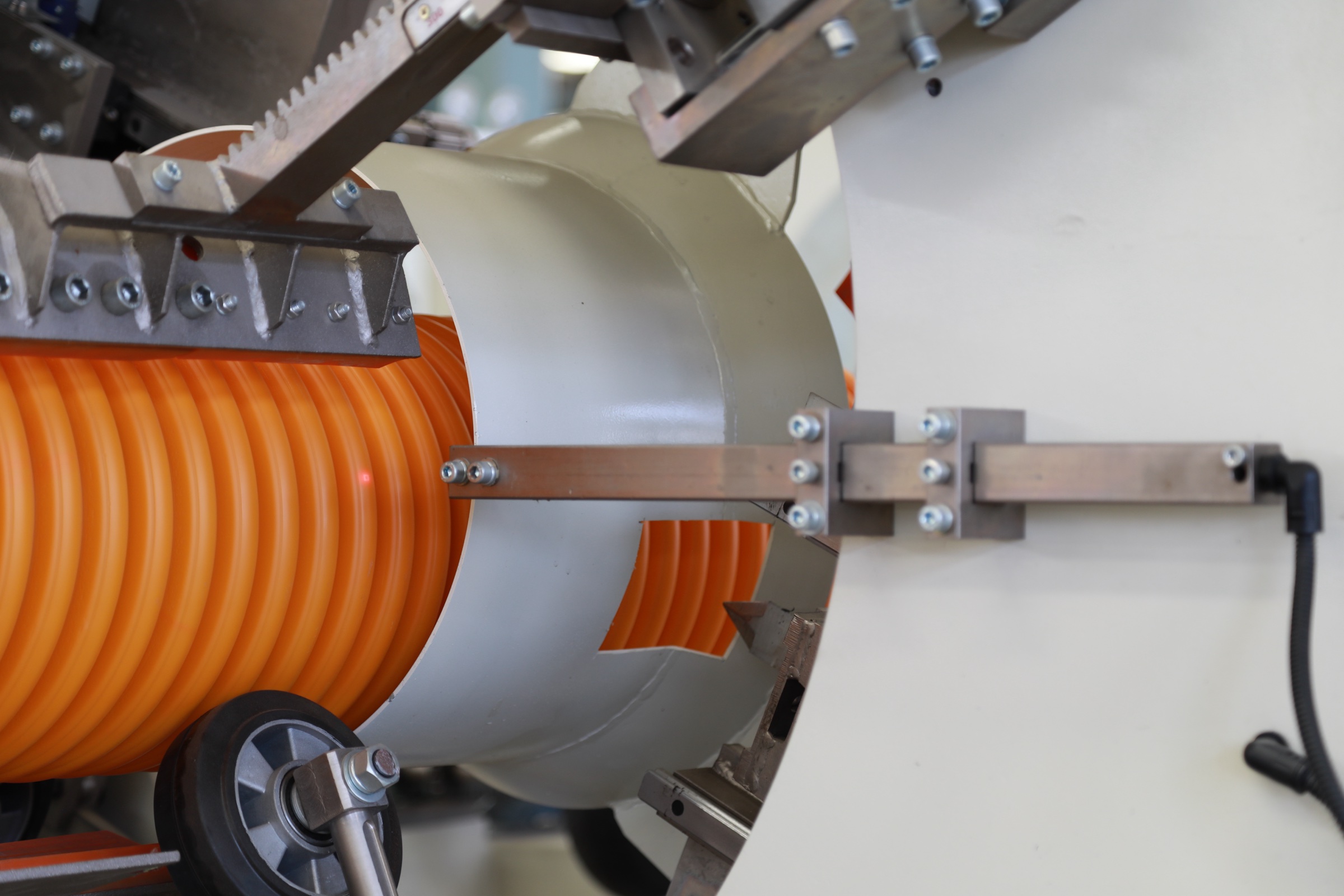 Haul-Off Unit - Haul-off unit for fast and stable transportation of small-sized pipes from the corrugator - 3