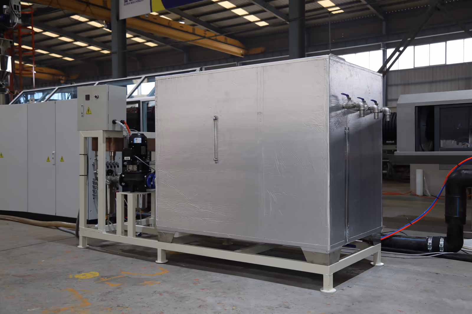 SL300 Corrugated Pipe Extrusion Line - The SL300 double wall corrugated pipe production line produces ID90mm-ID300mm HDPE/PP double wall corrugated pipes - 7