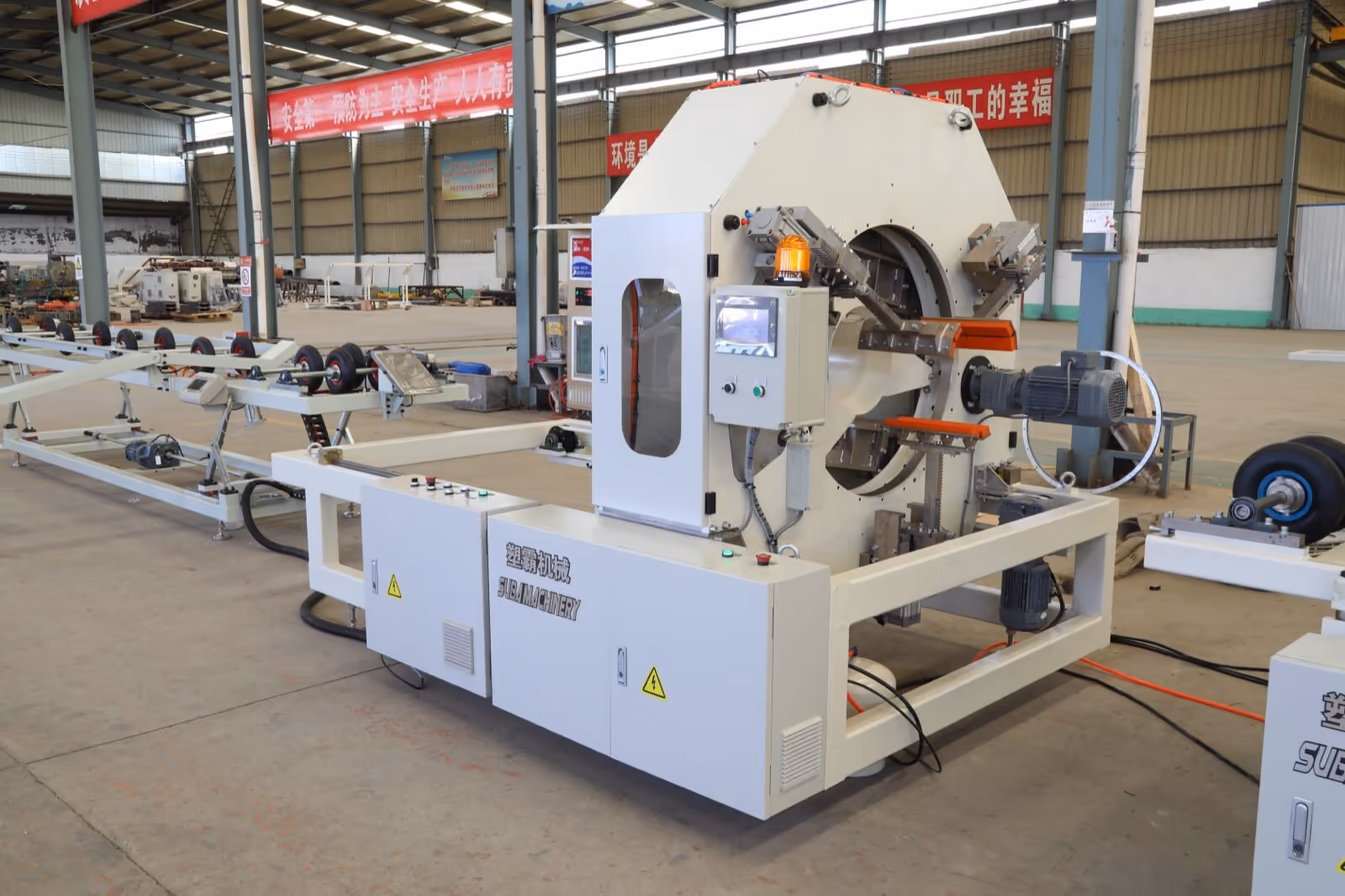 Cutting saw on corrugated pipe production line